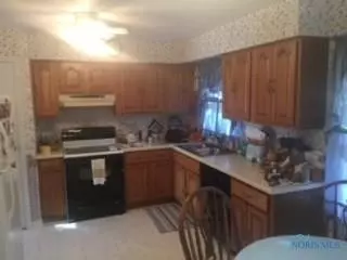 202 Center Cir, Bryan, OH 43506 photo 4