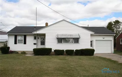 405 E Union St, Walbridge, OH 43465 photo 1