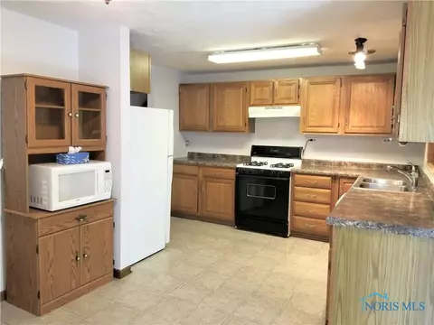 232 Ember Dr, Oregon, OH 43616 photo 6