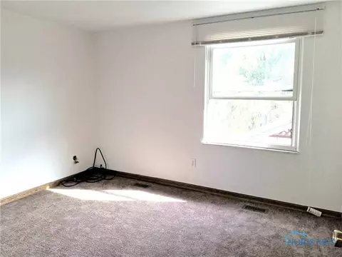 232 Ember Dr, Oregon, OH 43616 photo 13