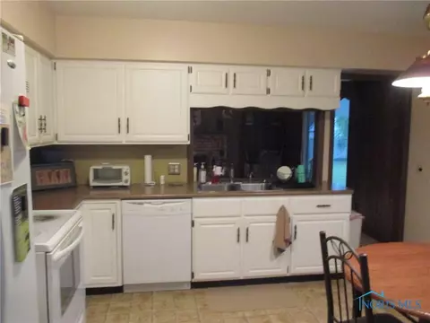 816 E Graceway Dr, Napoleon, OH 43545 photo 3