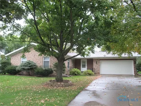 816 E Graceway Dr, Napoleon, OH 43545 photo 2
