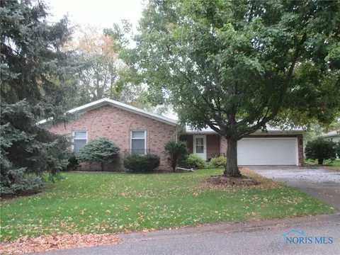 816 E Graceway Dr, Napoleon, OH 43545 photo 1