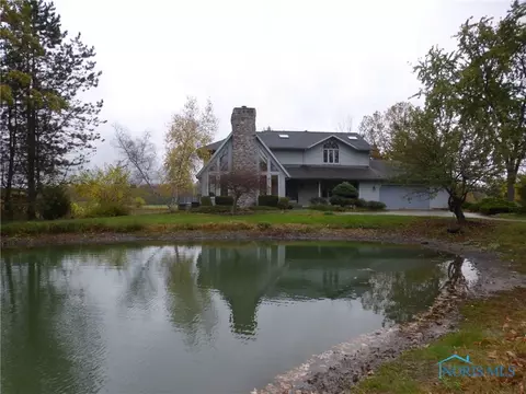 304 Maplewood Ct, Bryan, OH 43506 photo 2