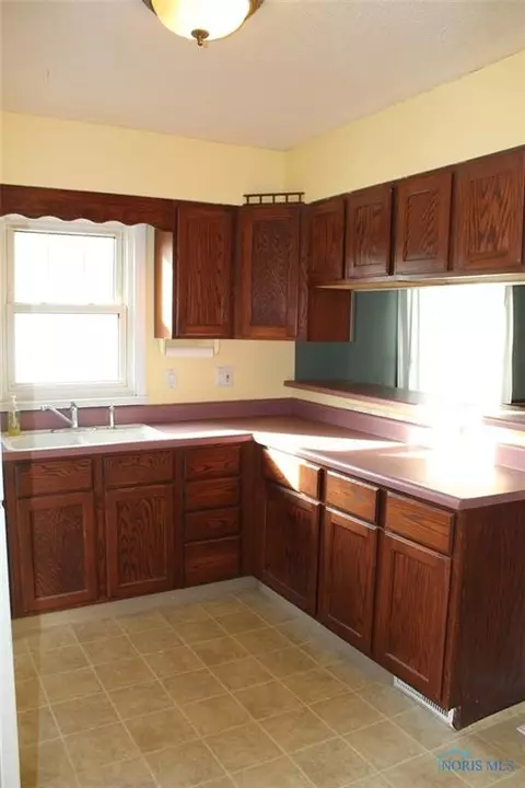 727 S Main St, Bryan, OH 43506 photo 4