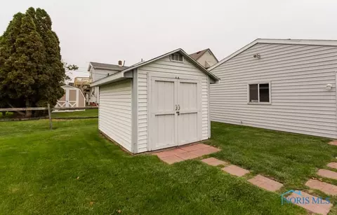 232 E Perry St, Walbridge, OH 43465 photo 31