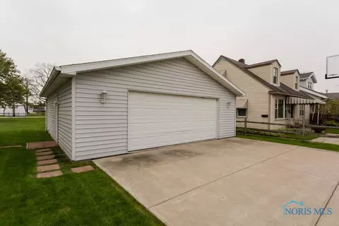 232 E Perry St, Walbridge, OH 43465 photo 35