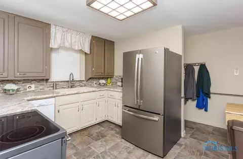 232 E Perry St, Walbridge, OH 43465 photo 13