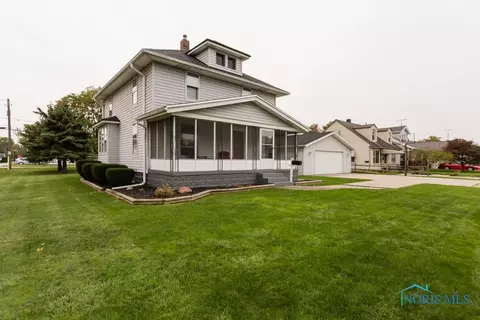 232 E Perry St, Walbridge, OH 43465 photo 2