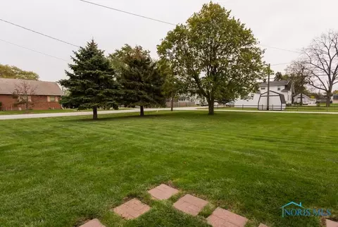 232 E Perry St, Walbridge, OH 43465 photo 32
