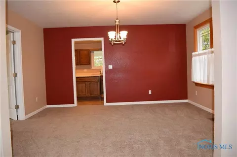 104 Guy St, Walbridge, OH 43465 photo 6