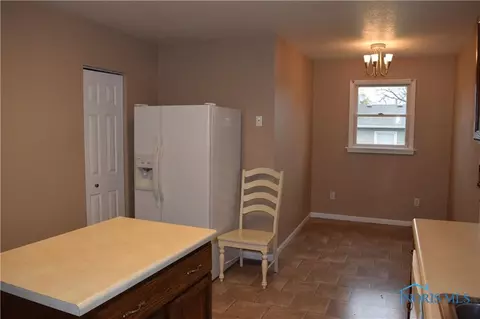 104 Guy St, Walbridge, OH 43465 photo 10