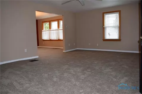 104 Guy St, Walbridge, OH 43465 photo 5