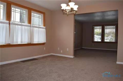 104 Guy St, Walbridge, OH 43465 photo 7
