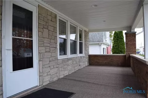 104 Guy St, Walbridge, OH 43465 photo 4