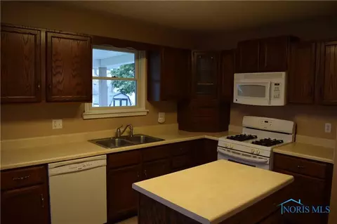 104 Guy St, Walbridge, OH 43465 photo 11