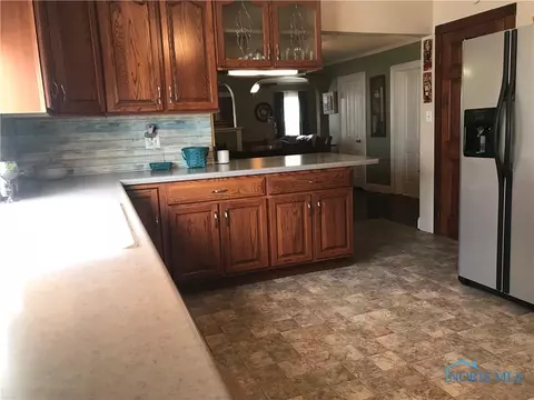 404 E High St, Bryan, OH 43506 photo 8