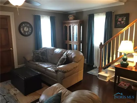 404 E High St, Bryan, OH 43506 photo 4