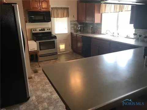 404 E High St, Bryan, OH 43506 photo 7