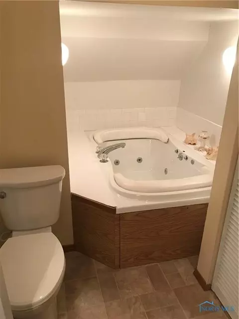 404 E High St, Bryan, OH 43506 photo 11