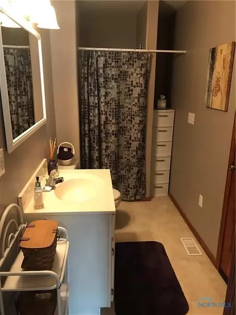 404 E High St, Bryan, OH 43506 photo 9