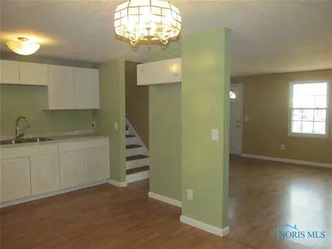 517 Richards Rd, Toledo, OH 43607 photo 6