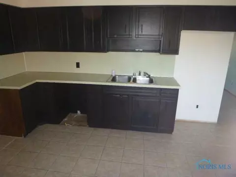 866 Independence Rd, Toledo, OH 43607 photo 8