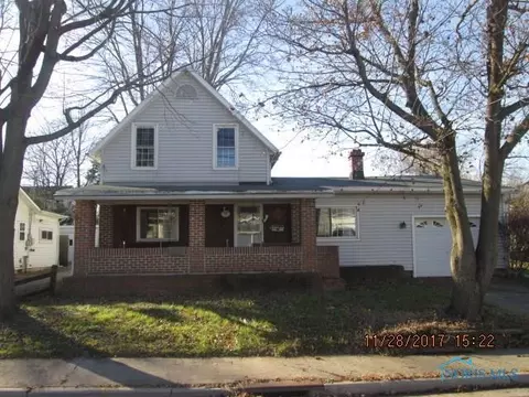 423 Cedar St, Wauseon, OH 43567 photo 1
