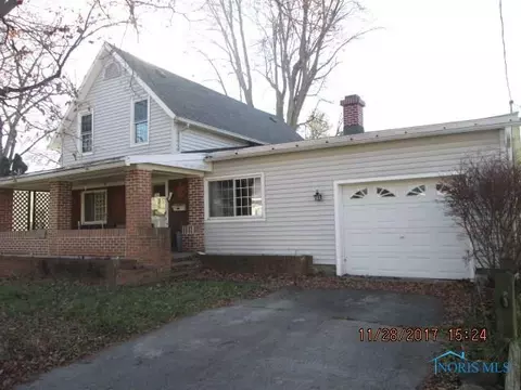 423 Cedar St, Wauseon, OH 43567 photo 2