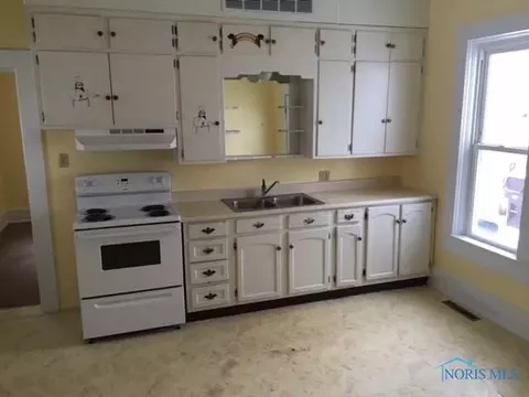 202 E Curtis St, Stryker, OH 43557 photo 5