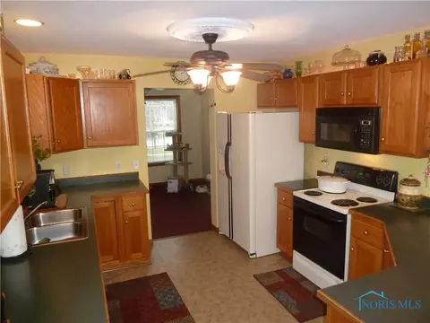 5840 Clover Ln, Walbridge, OH 43465 photo 17
