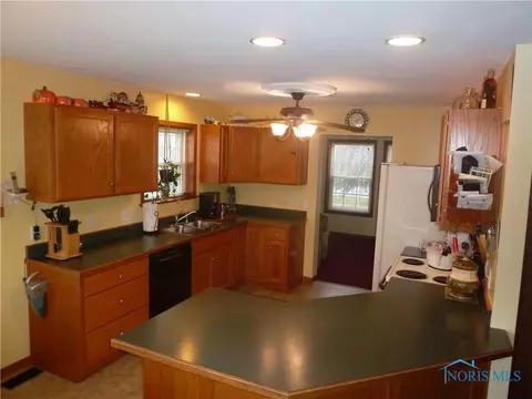 5840 Clover Ln, Walbridge, OH 43465 photo 15