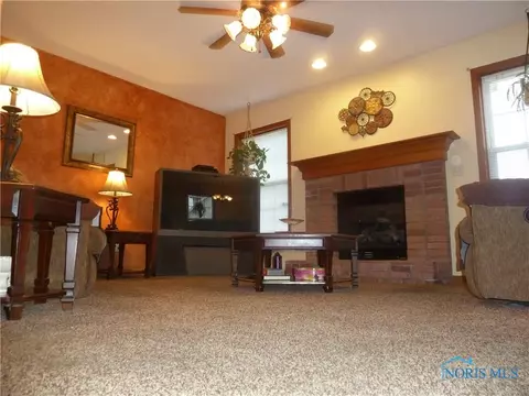 5840 Clover Ln, Walbridge, OH 43465 photo 23