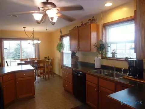 5840 Clover Ln, Walbridge, OH 43465 photo 14