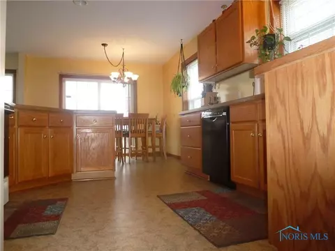 5840 Clover Ln, Walbridge, OH 43465 photo 13
