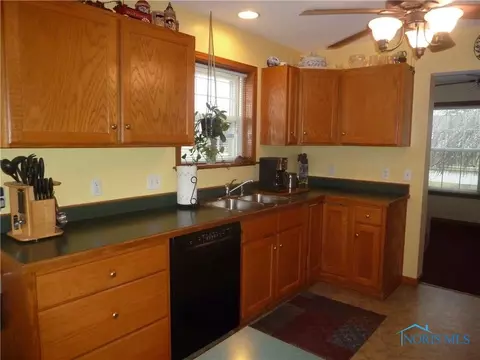 5840 Clover Ln, Walbridge, OH 43465 photo 18