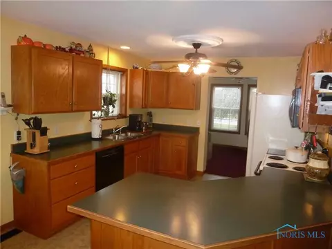 5840 Clover Ln, Walbridge, OH 43465 photo 16