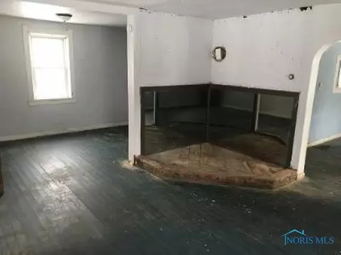 422 E 4th St, Genoa, OH 43430 photo 6