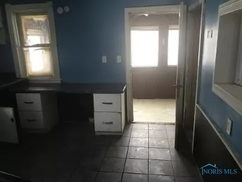 422 E 4th St, Genoa, OH 43430 photo 4