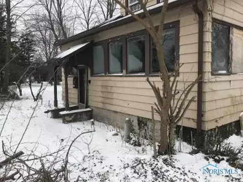 422 E 4th St, Genoa, OH 43430 photo 2