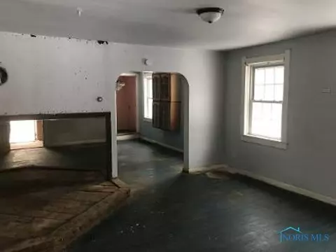 422 E 4th St, Genoa, OH 43430 photo 5