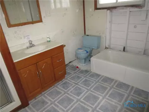 201 E Union St, Walbridge, OH 43465 photo 12