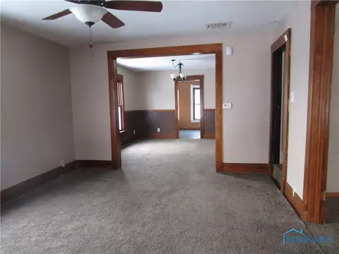 201 E Union St, Walbridge, OH 43465 photo 2
