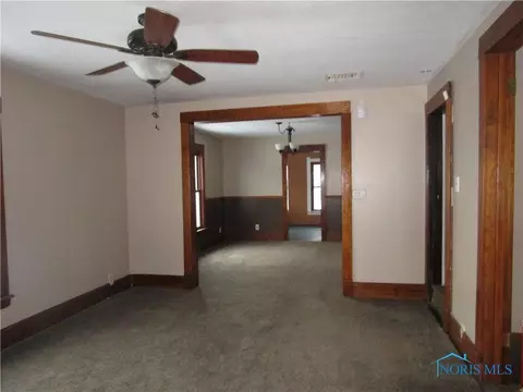 201 E Union St, Walbridge, OH 43465 photo 3