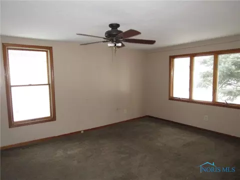 201 E Union St, Walbridge, OH 43465 photo 5