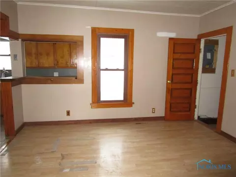 201 E Union St, Walbridge, OH 43465 photo 7