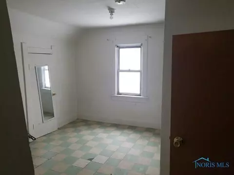 1433 Hamilton St, Toledo, OH 43607 photo 2