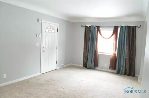 2065 Eileen Rd, Toledo, OH 43615 photo 2