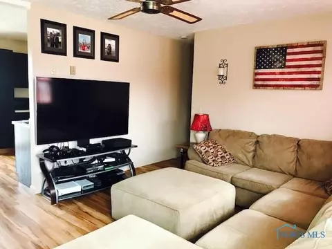 1232 Greenfield Dr, Willard, OH 44890 photo 2