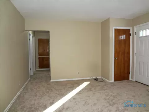 2833 Trimble Rd, Toledo, OH 43613 photo 4